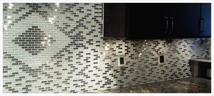 Euro Glass Lifting Fog Silver 2 x 2 Glossy & Frosted Glass Mirror Tile: ACKR115 by Glazzio Tiles